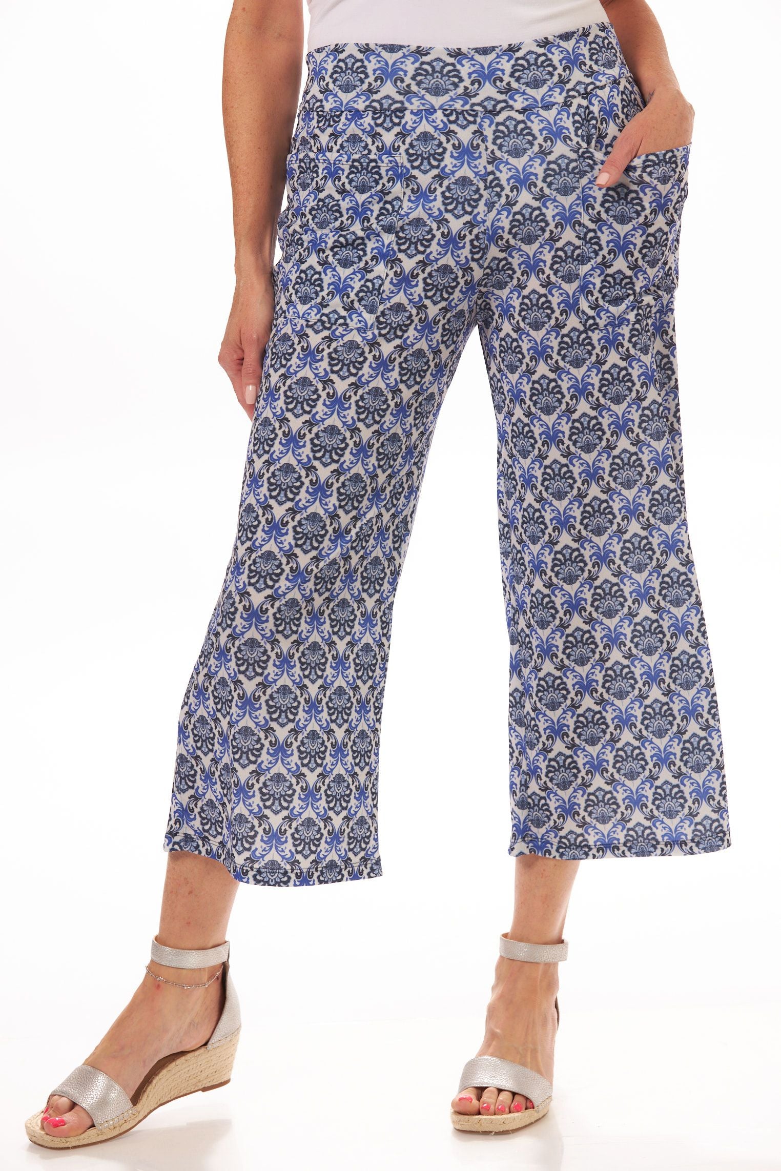 UP 67928 comfortable pull-on black gaucho pants